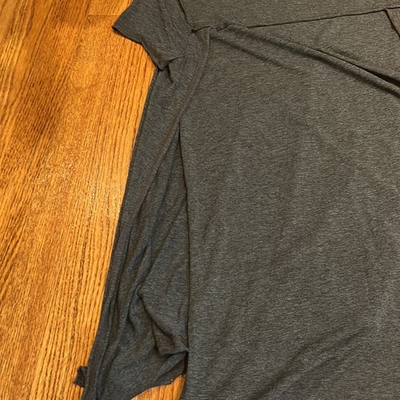 Jessica Simpson Woman’s Grey T-Shirt With Side Slits Size S - Picture 4 of 5